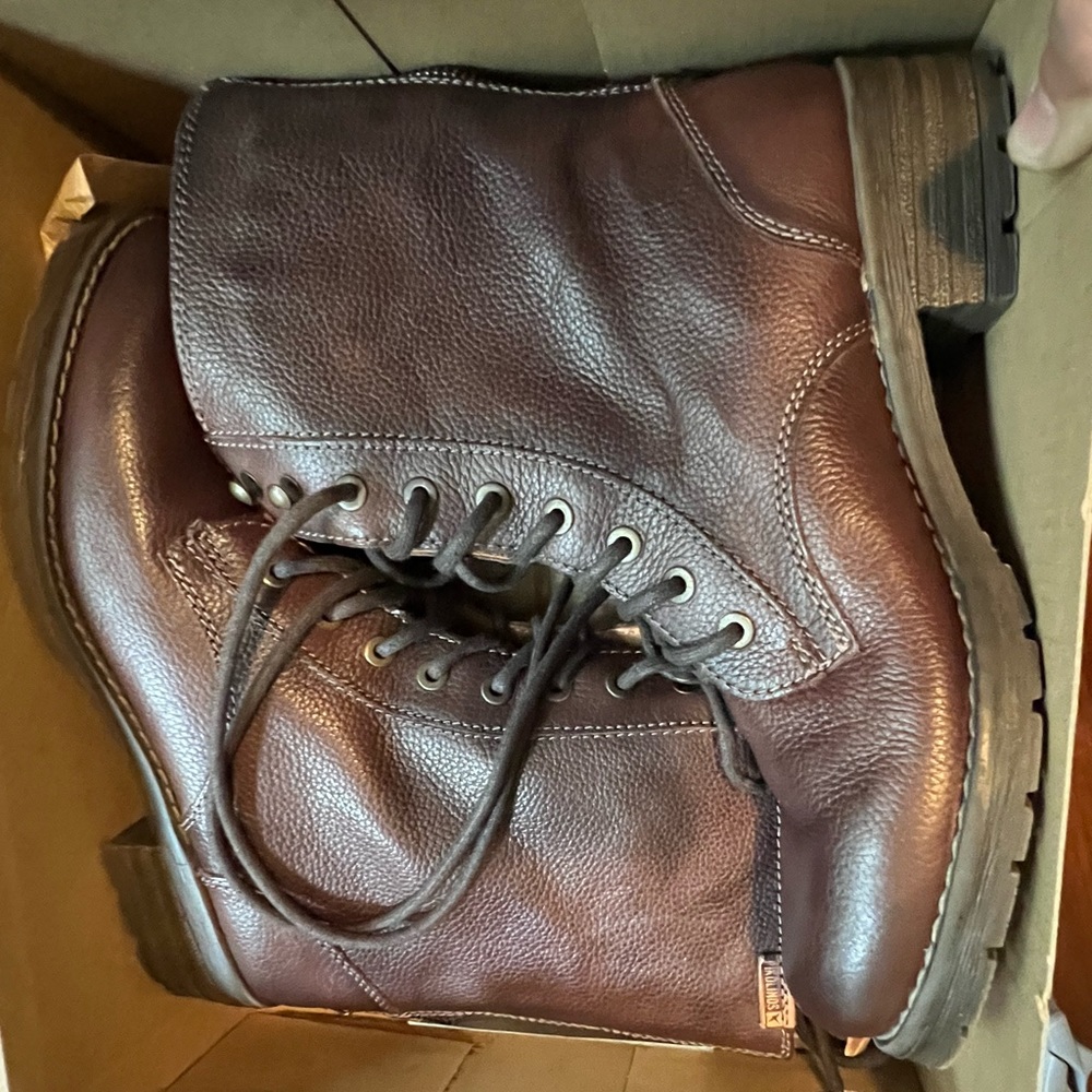 Women’s Pikolinos size 8, 38 brown lace up back, zip ankle boot